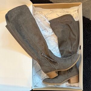 Francesca’s Gray Over-the-Knee Boots with Tassel